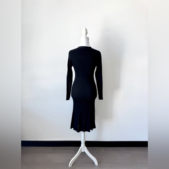 Black Ribbed Knit Button-Front Midi Dress 🖤 - Picture 6 of 9